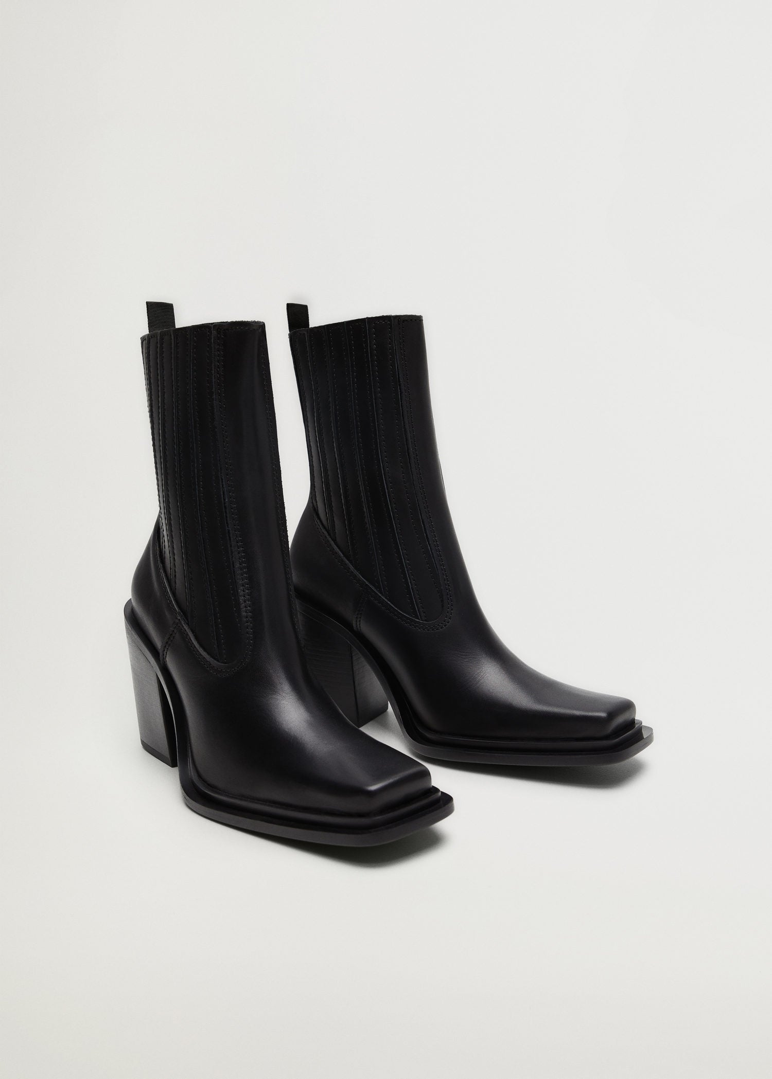 track sole contrast ankle boots mango