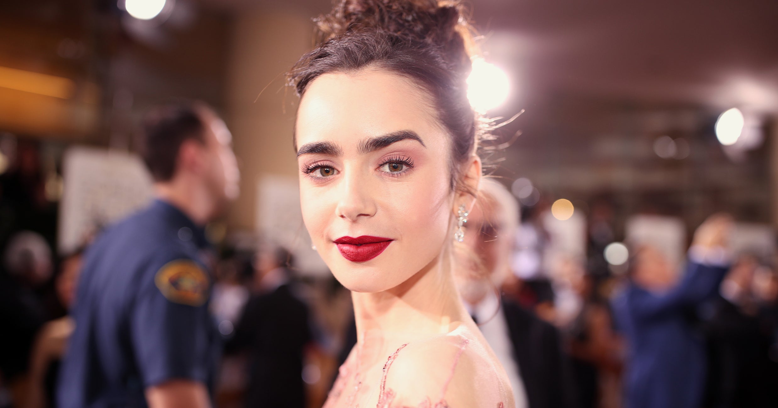 Lily Collins Beauty Inspo Für „emily In Paris“ Fans 