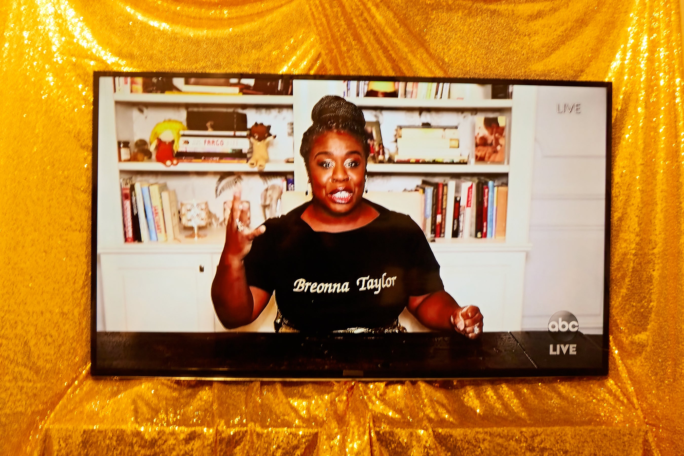 8 Fall Lipstick Trends That Ruled The 2020 Zoom Emmys Fall Lipstick Trends 020 Zoom Emmys,