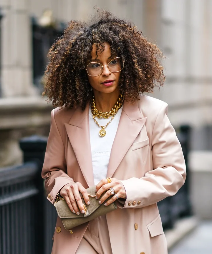 Pintura Highlights for Curly Hair: Tips and Examples