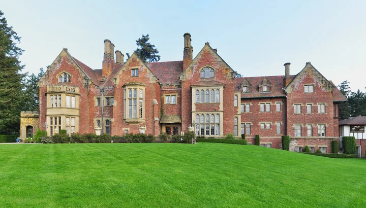 Is Bly Manor A Real Place History And Filming Location