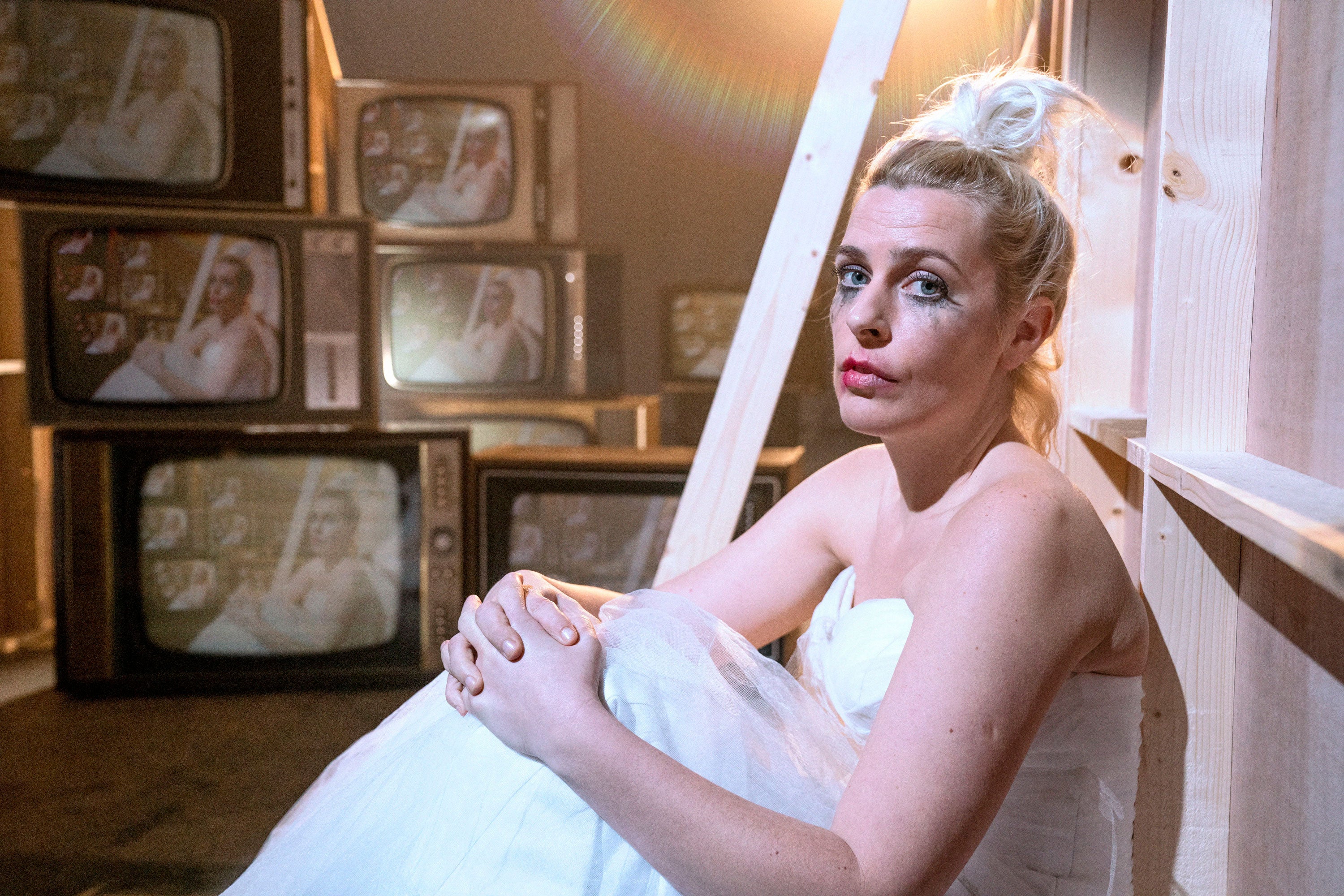 Out of her mind. Out of her mind. Elizabeth cole. Марси 2 интеллекта. Blink-182 — she's out of her mind.