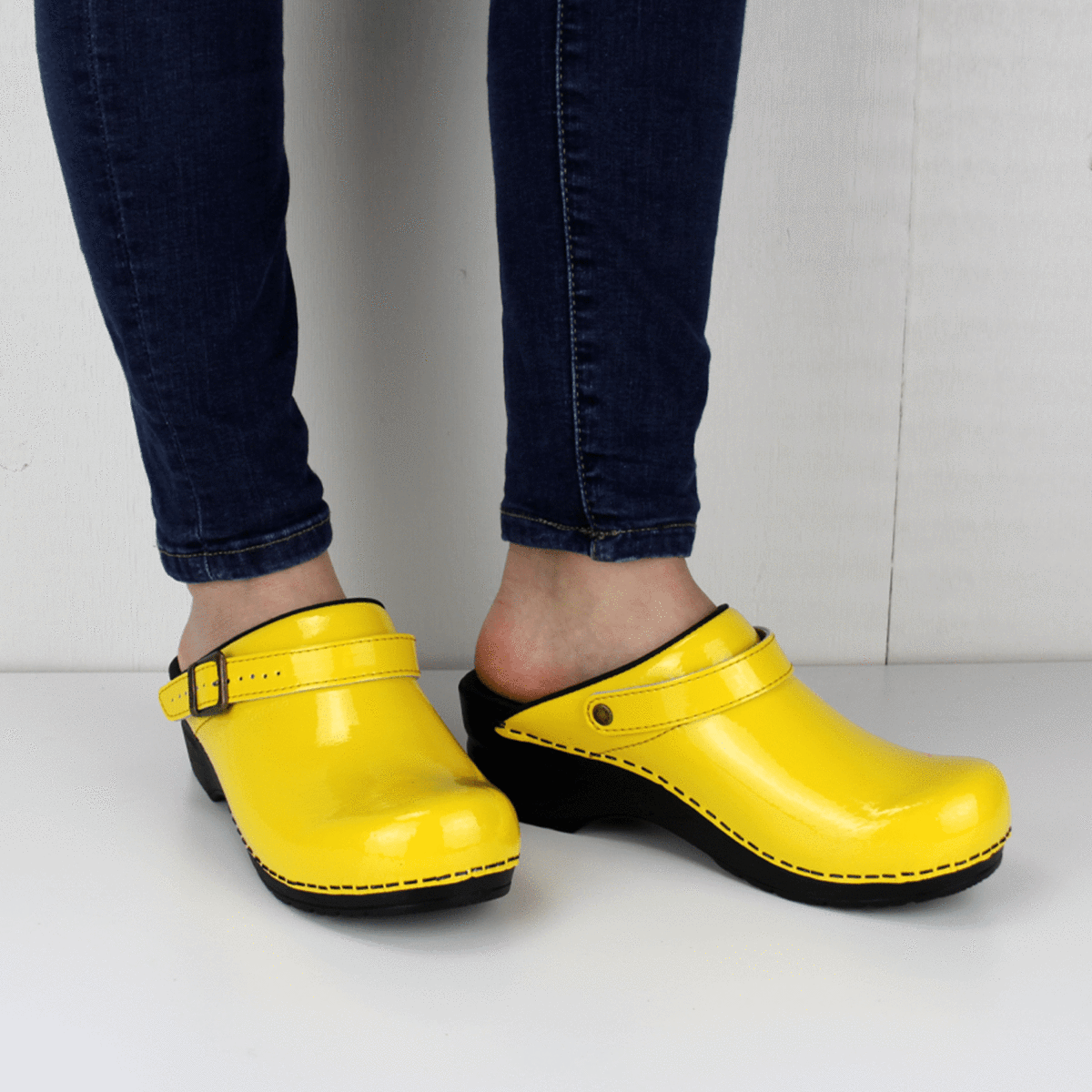 sanitas clogs clearance