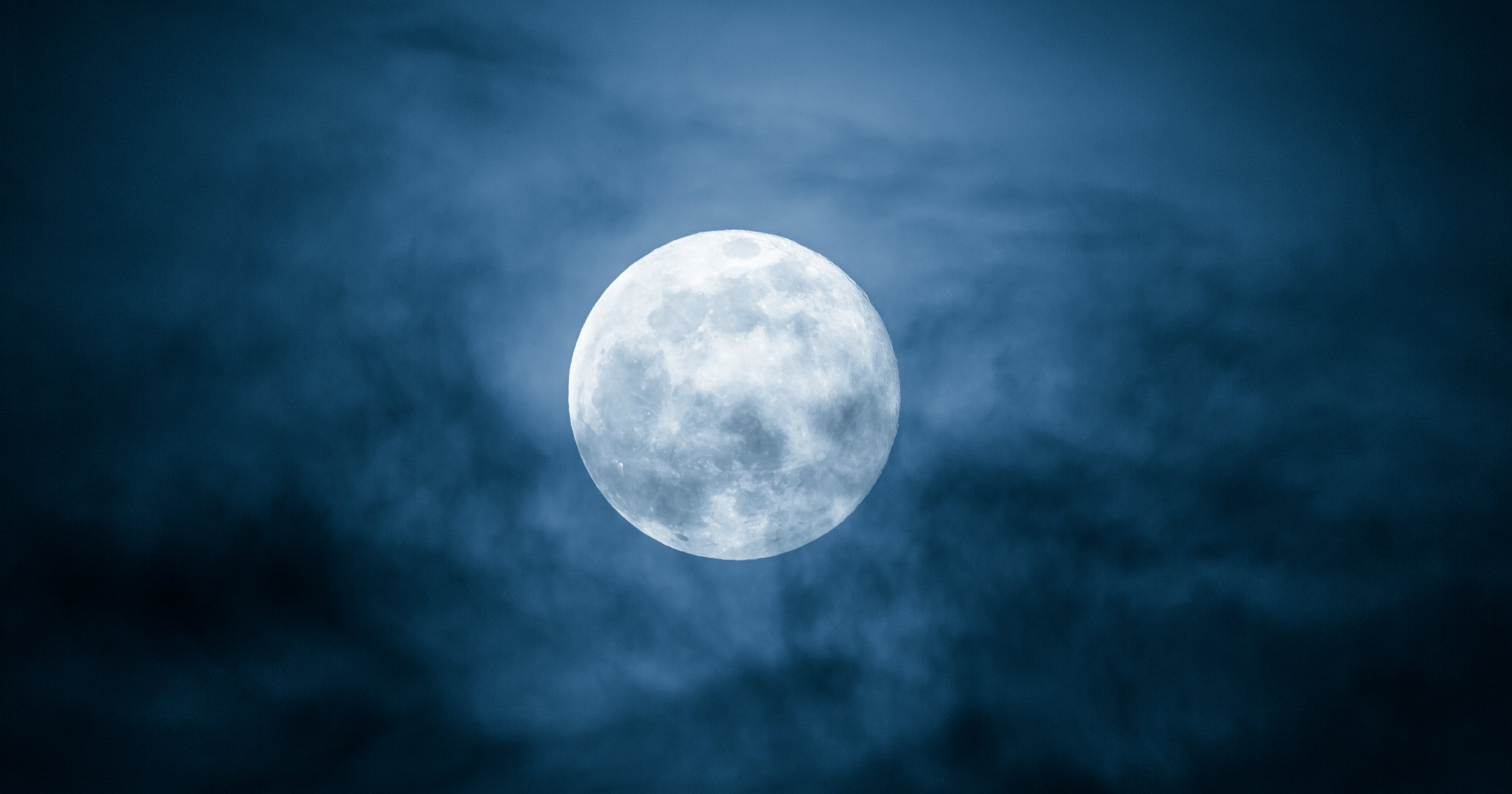 Ночь с луной 4. Полнолуние. Голубая Луна. Синяя Луна. Фото синей Луны.