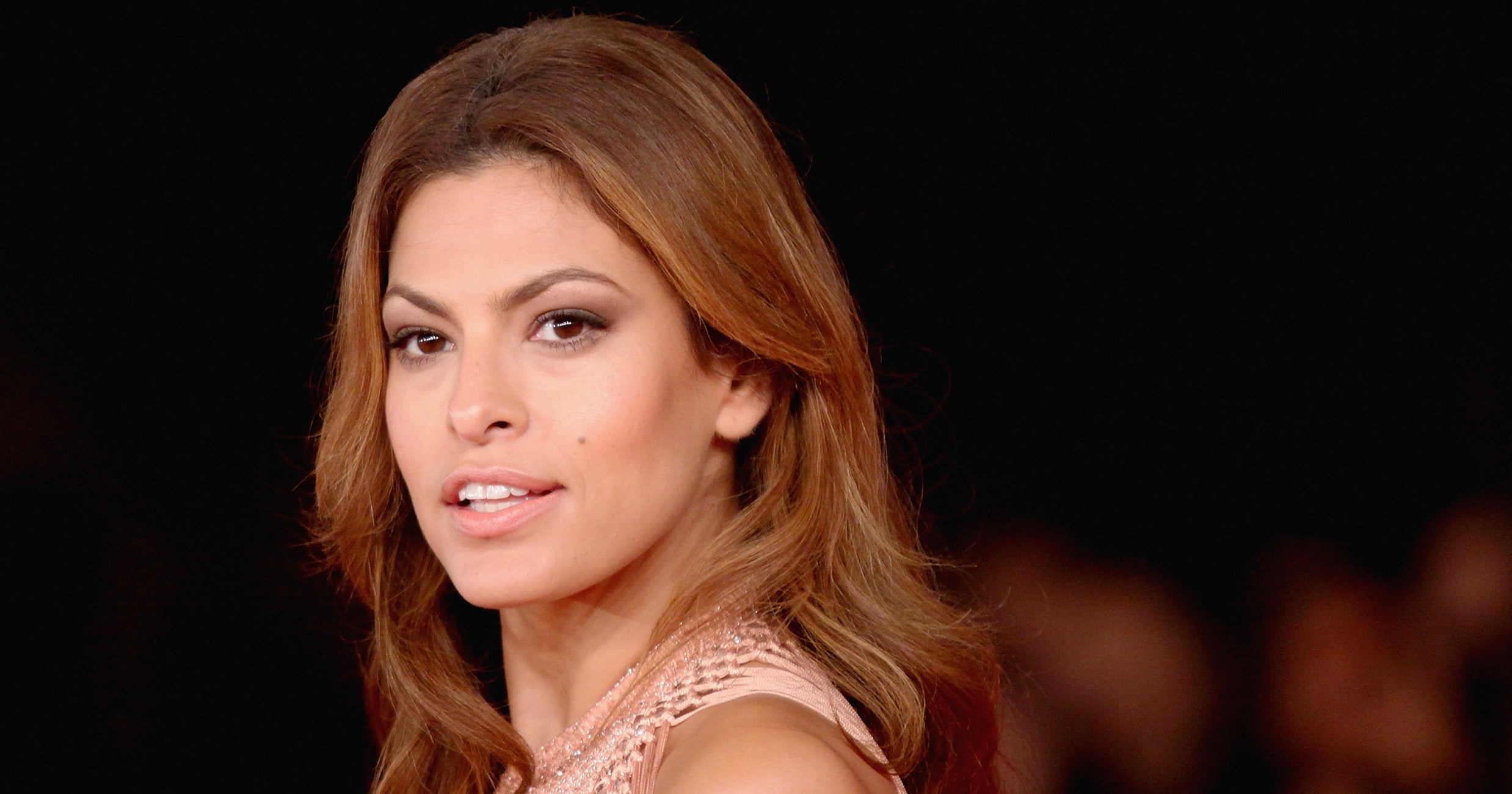 Eva Mendes Posts Mono Thread Facial Treatment Photo