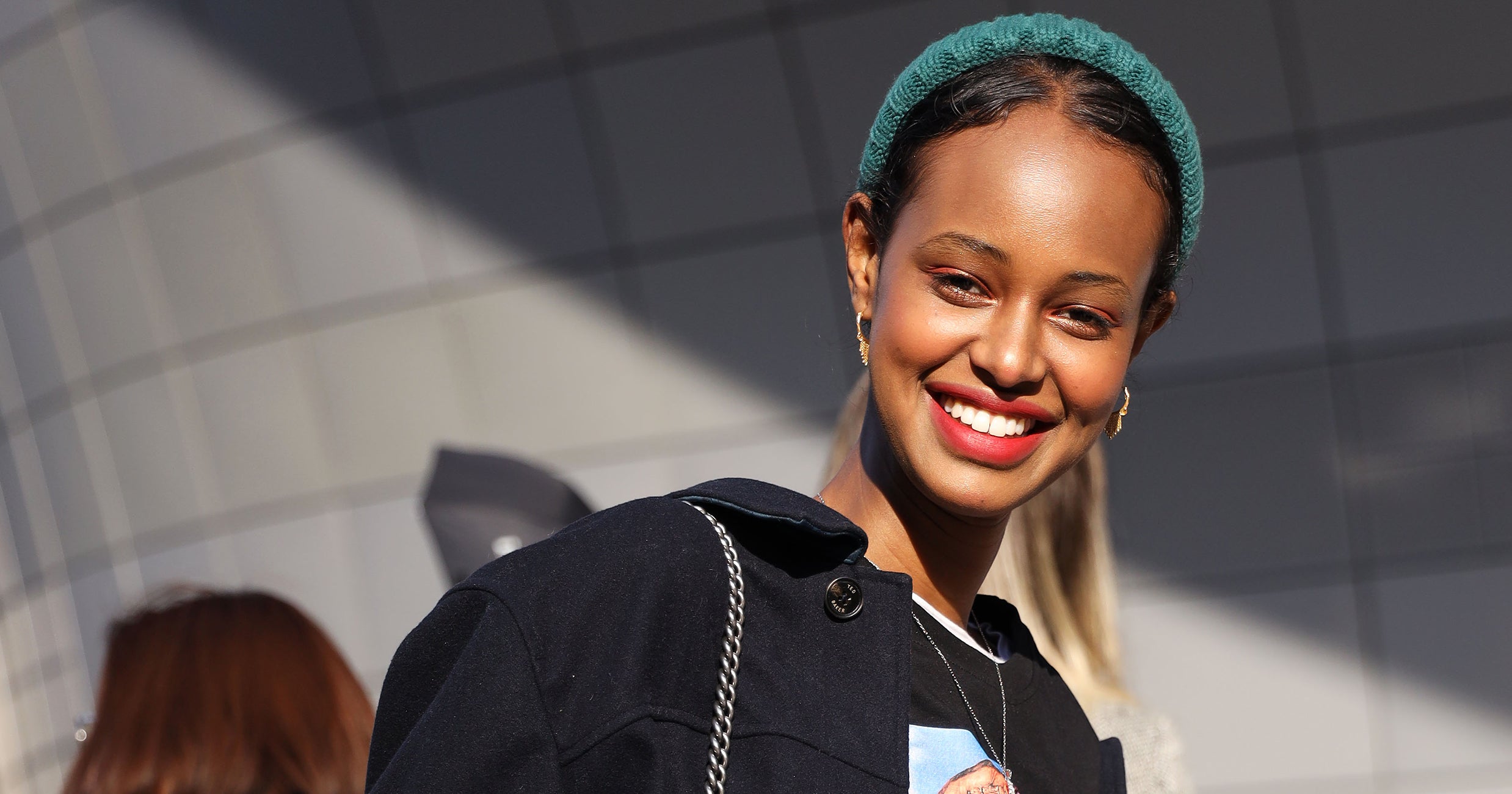 How To Wear A Headband Hairstyles For All Hair Types How To Wear A Headband Hairstyles For All Hair Types
