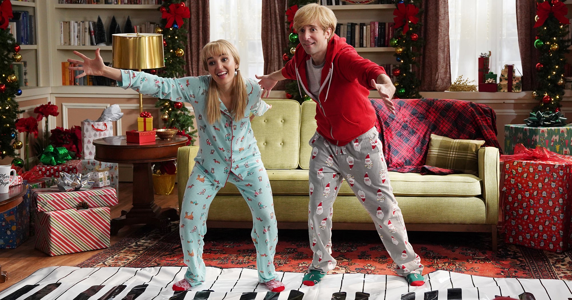 Kristin Wiig Gets A Mom Robe In SNL Christmas Sketch