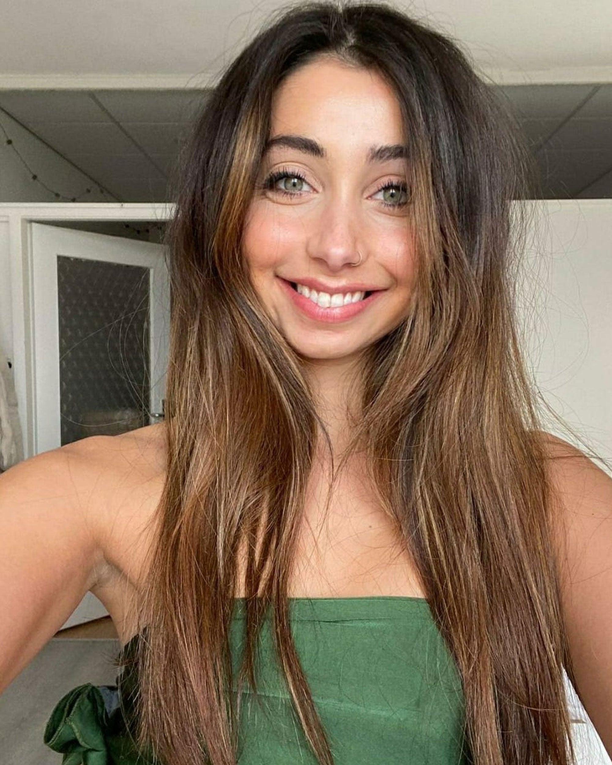 Washing Hair With Cold Water Benefits: Shiny, Long Hair Washing Hair With Cold Water Benefits: Shiny, Long Hair