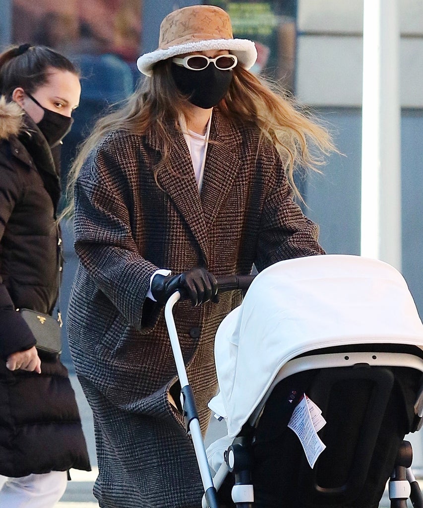 Gigi Hadid’s $150 Plaid Coat Is On-Trend Gigi Hadid Plaid Coat
