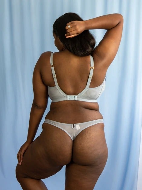 Sexo com negao gostoso Depilando a buceta branquinha