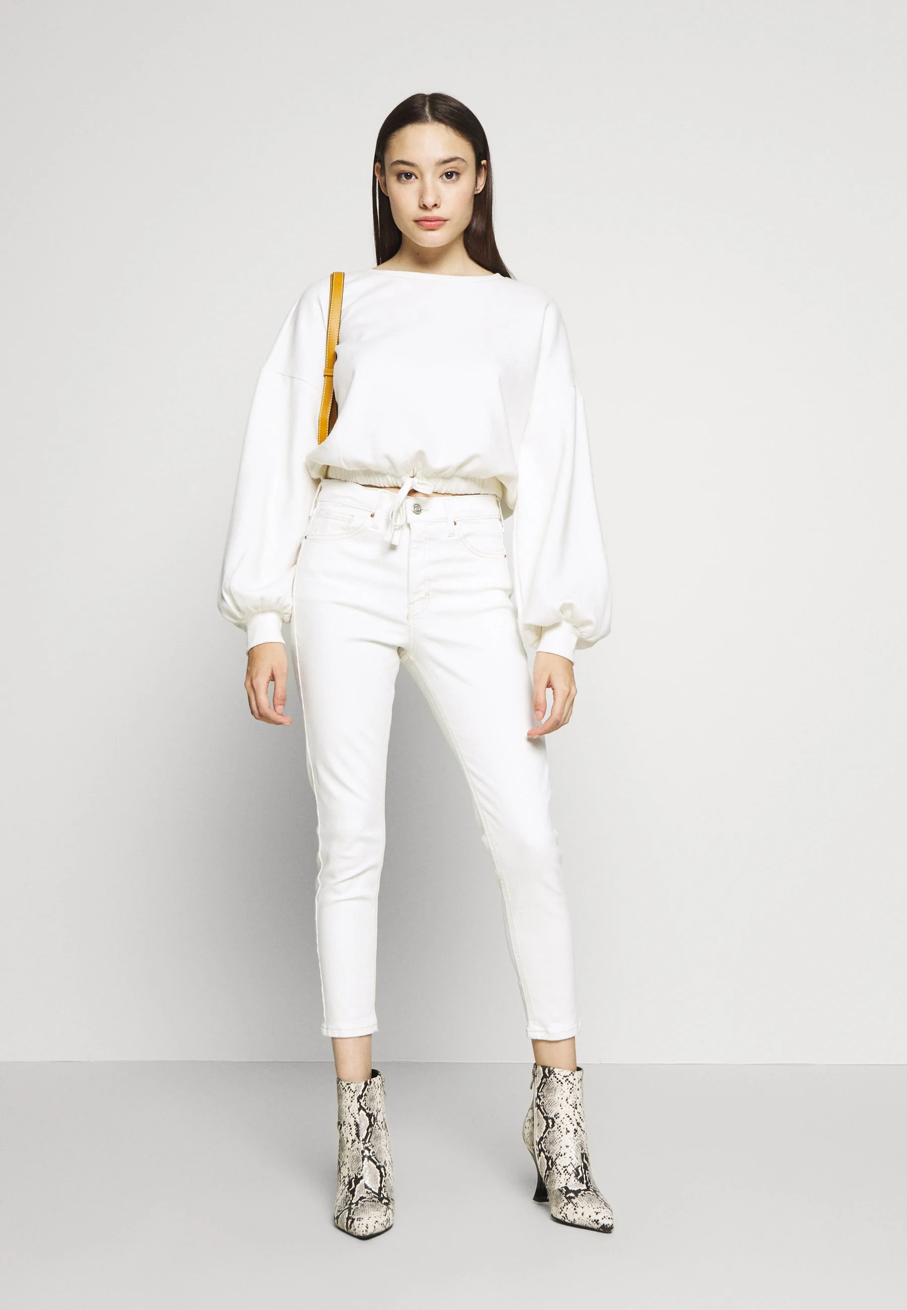 Topshop + Petite Jamie Jeans Skinny Fit in White
