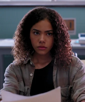 Antonia Gentry as Ginny in "Ginny & Georgia" on Netflix