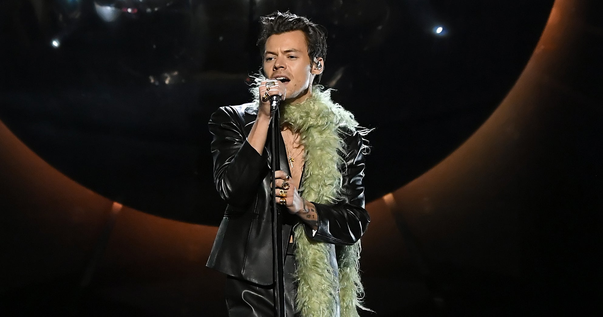harry styles grammy performance outfit