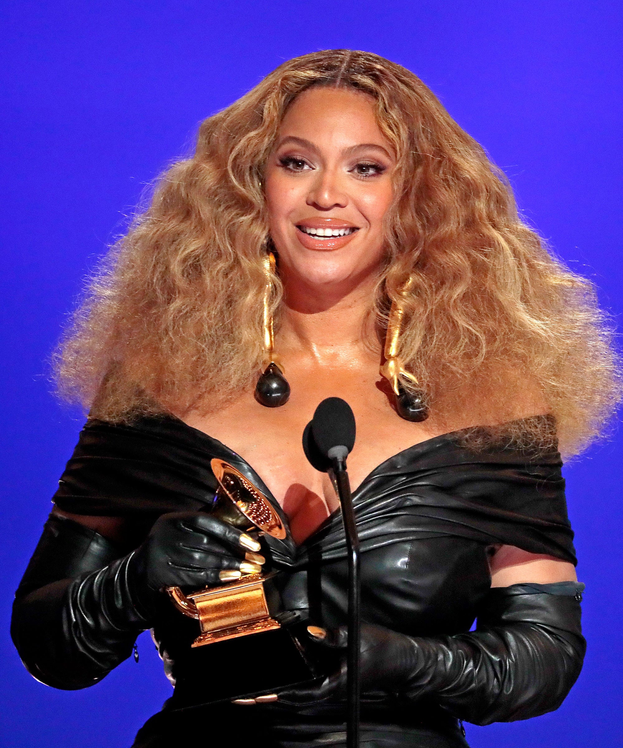 Skinnende Komprimere Bakterie Beyonce Face Mask At The 2021 Grammys Defied Gravity