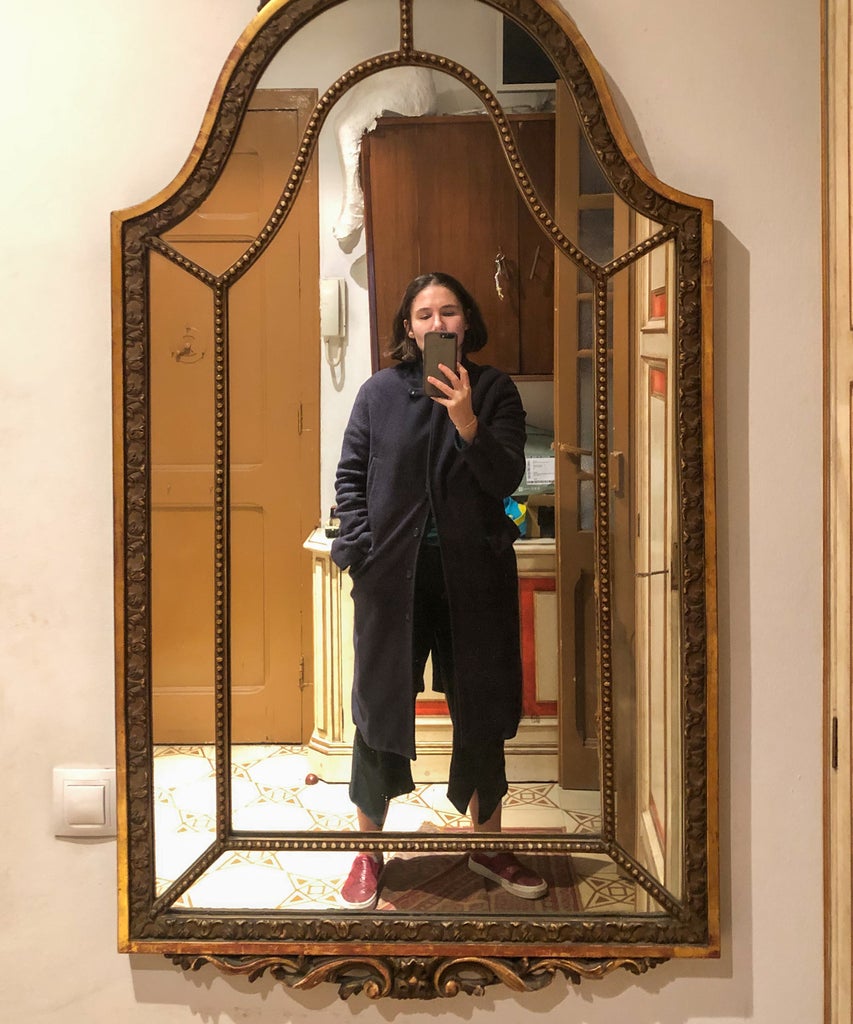 Turns Out, Influencer Mirror Selfies Are All A Lie