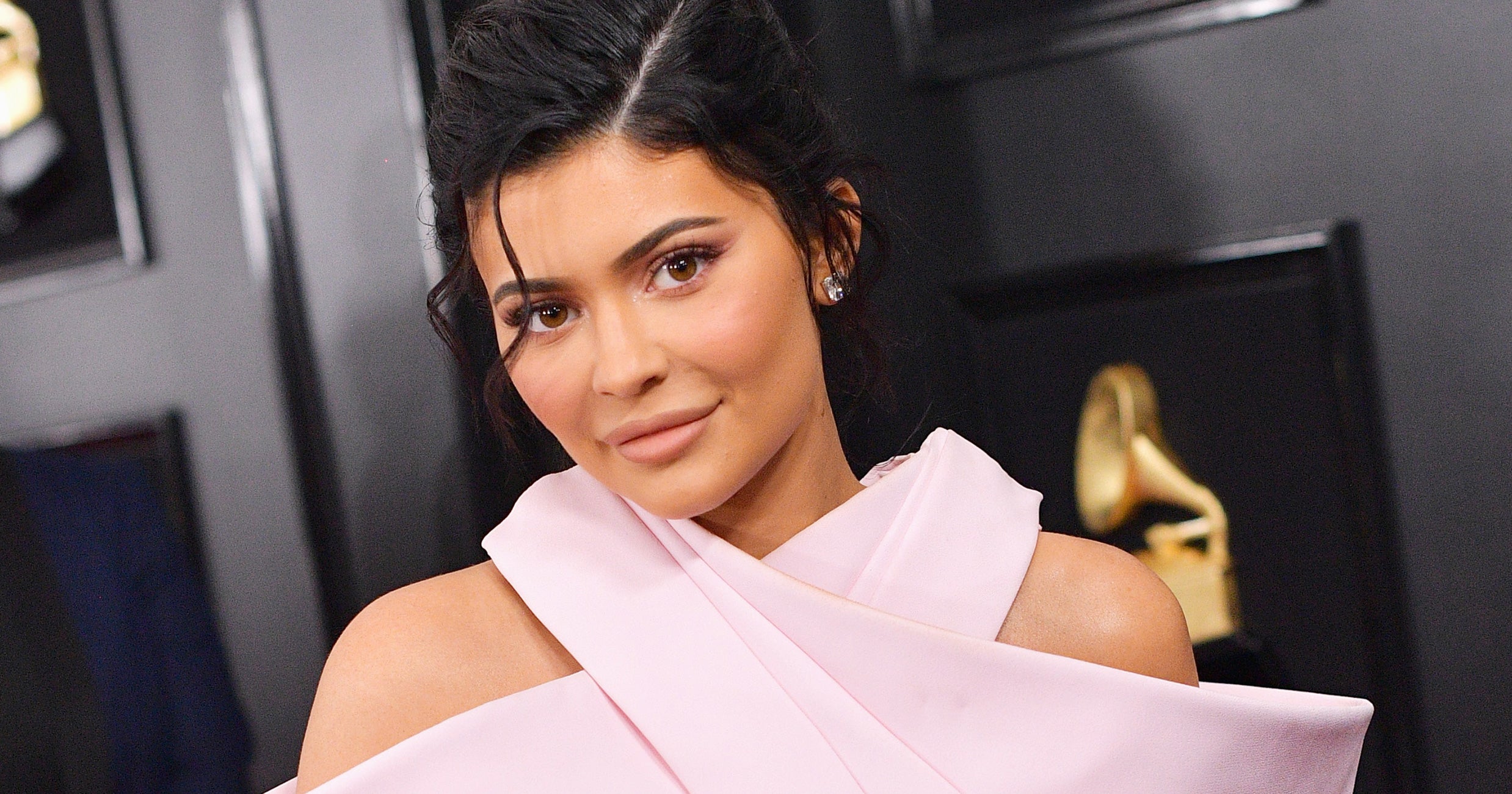 Kylie Jenner Asks Fans To Donate To Makeup Artist