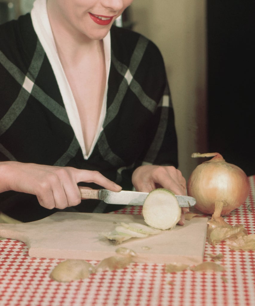 We Tried The Viral Onion-Cutting Hack To Save You Some Tears