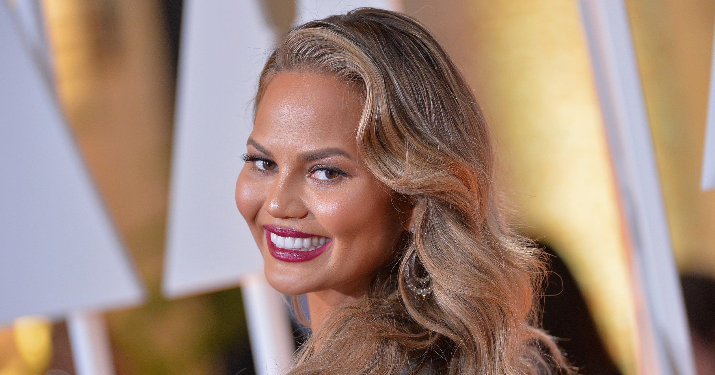 Chrissy Teigen Returns To Twitter After Leaving