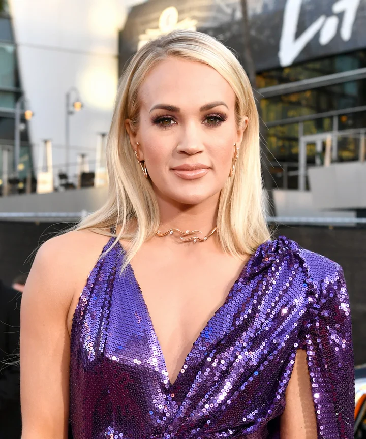 Carrie Underwood Wore Blonde Hair Extensions ACM Awards
