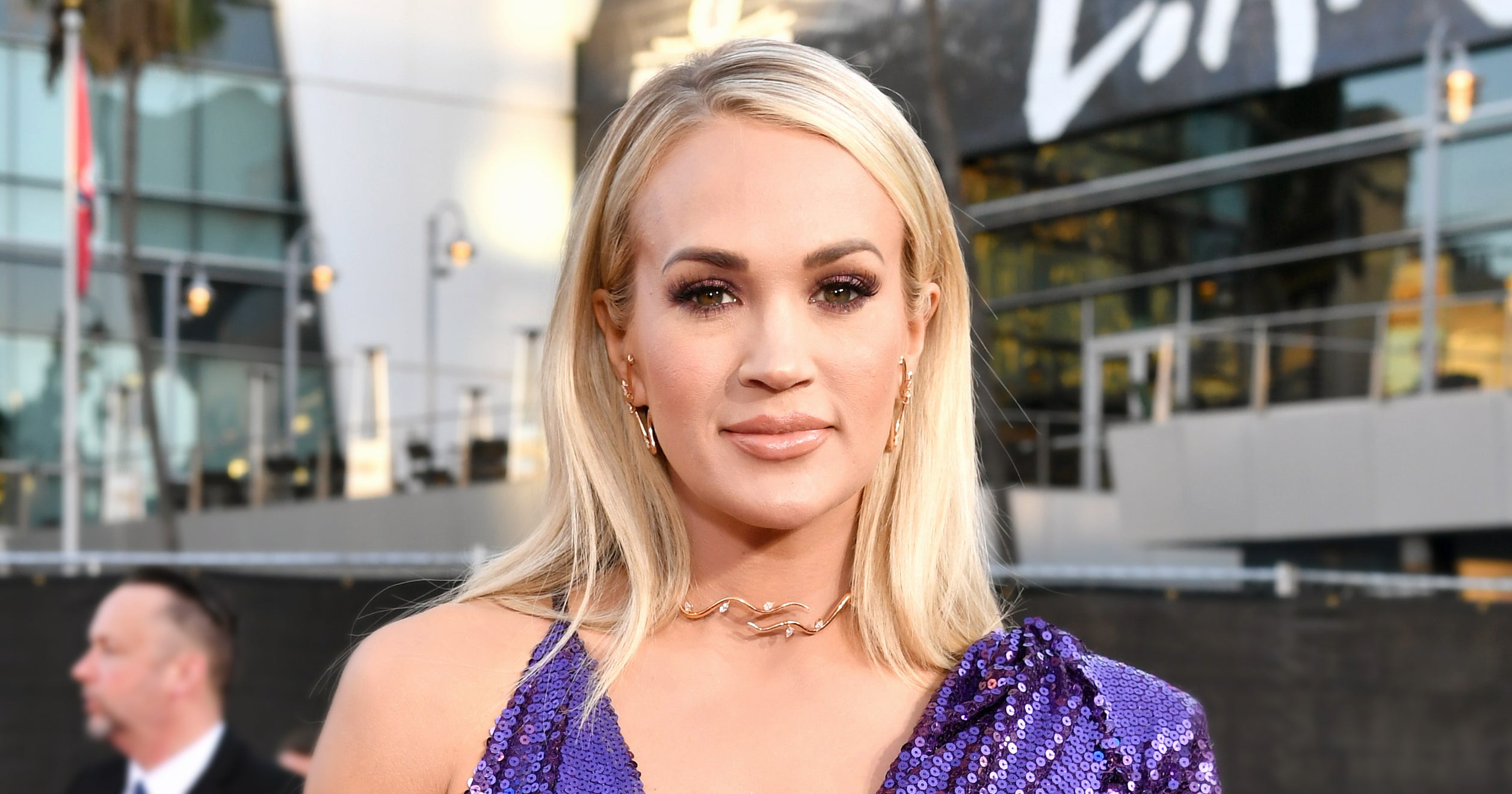 Carrie Underwood's Blonde Wavy Hair Evolution - wide 7