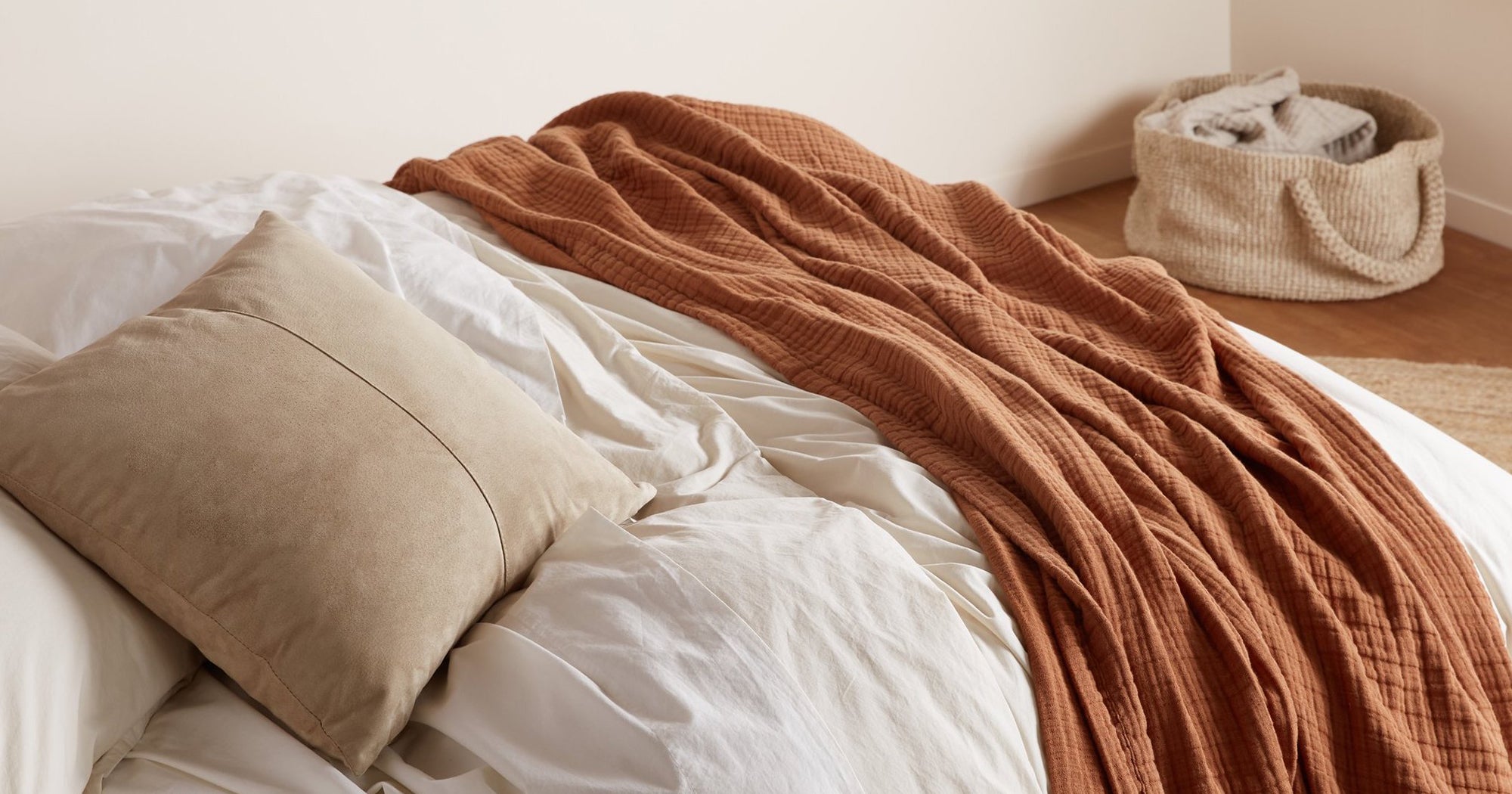9 Best Muslin Blankets To Snuggle Up In This Summer aunro