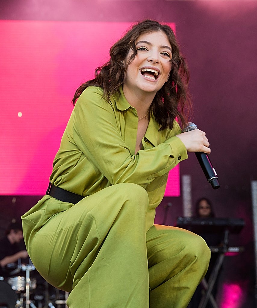 Lorde’s New Song “Solar Power” Is Delightfully Baffling The Internet