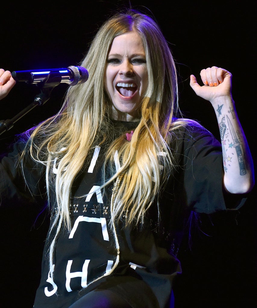 Avril Lavigne’s TikTok Debut Is Straight Out Of 2002