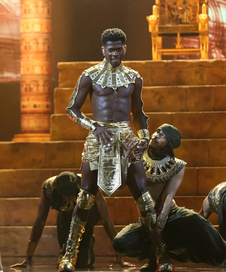 Lil Nas X kisses dancer in fiery BET Awards performance
