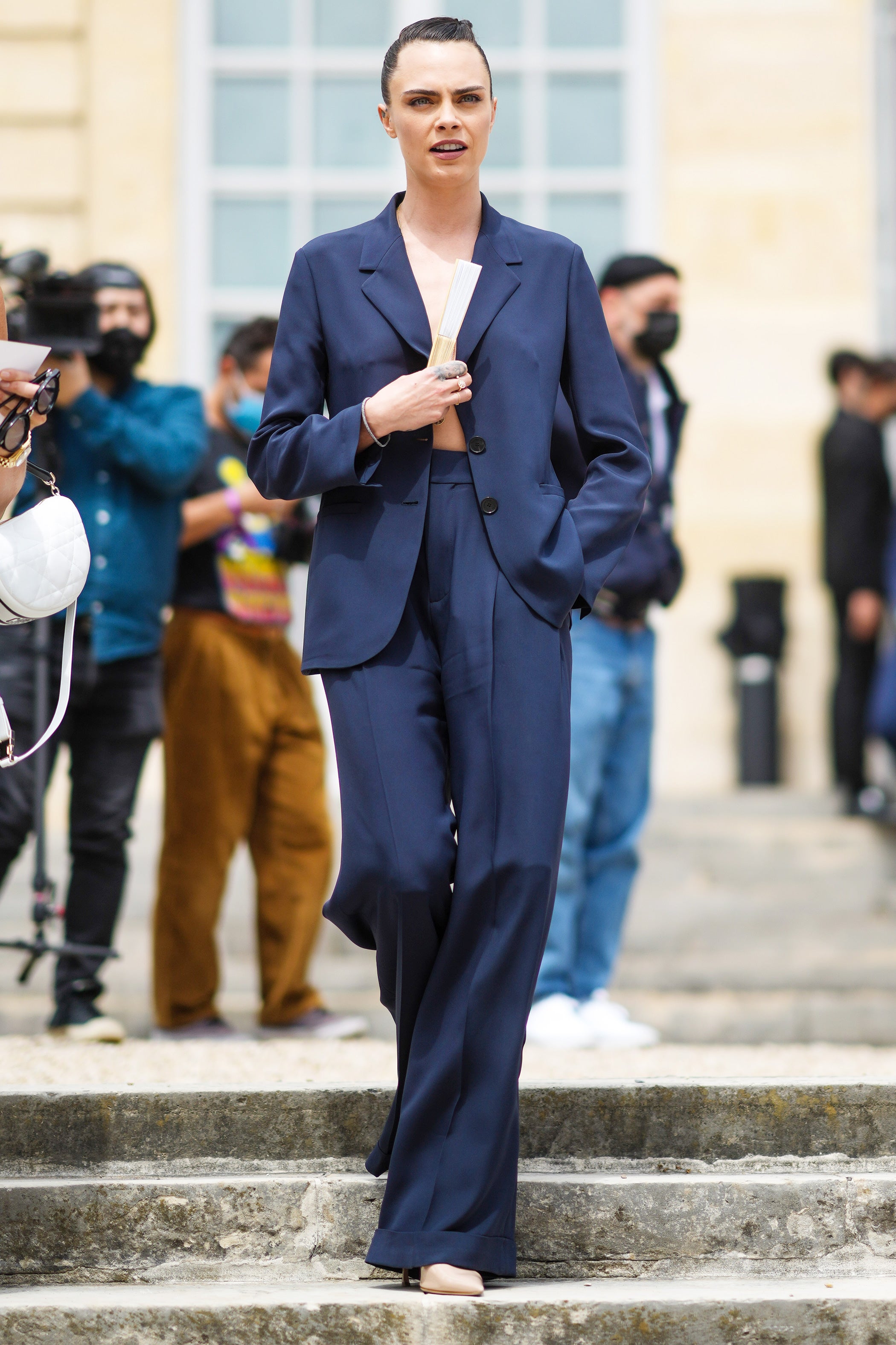 LA Streetstyle Look. Yellow blazer, blue jeans, Vintage Chanel bag