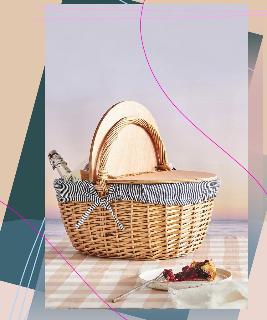 Everything You Need To Host A TikTok-Ready Picnic TikTok-Ready Picnic