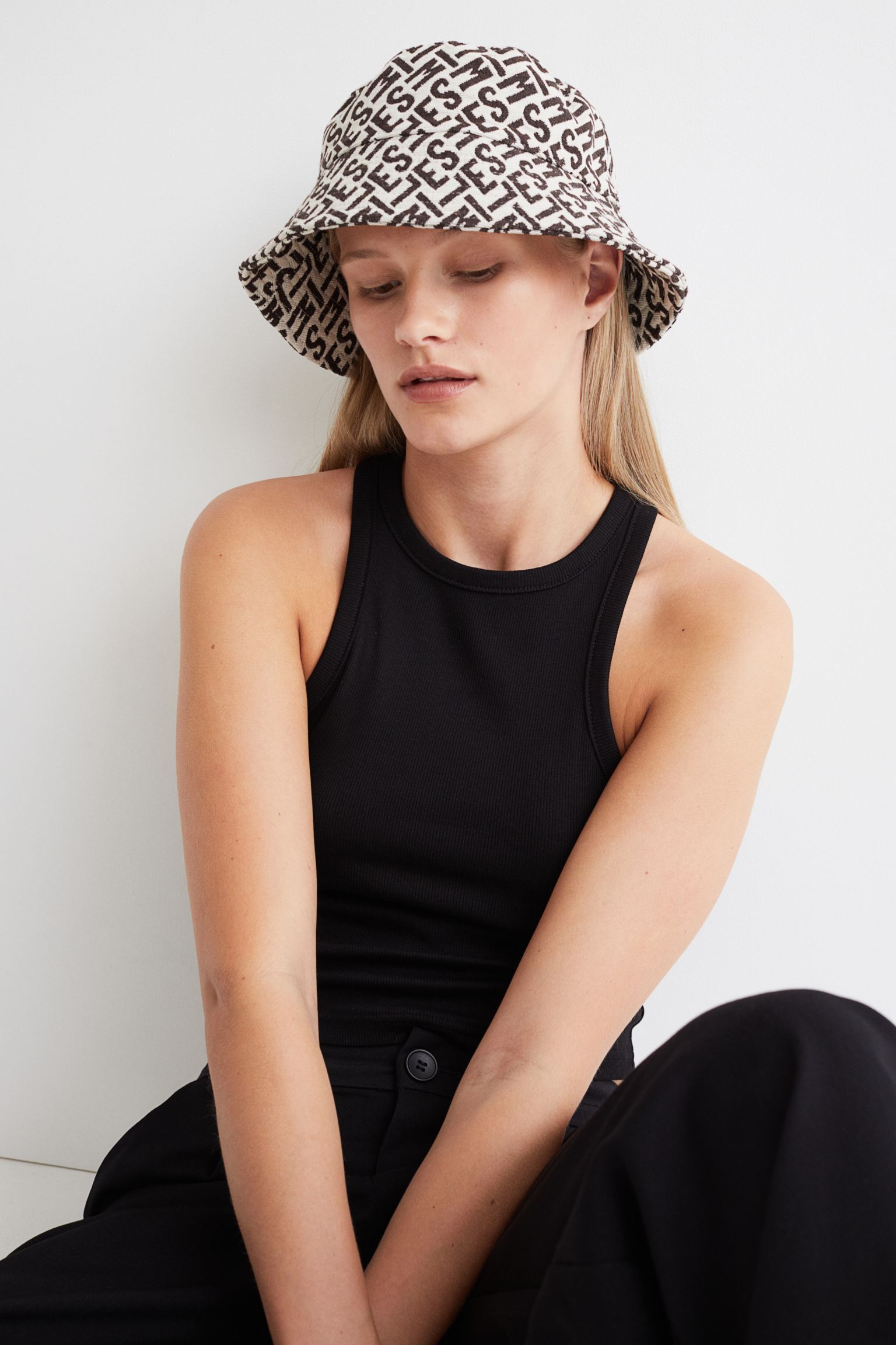 hm bucket hat