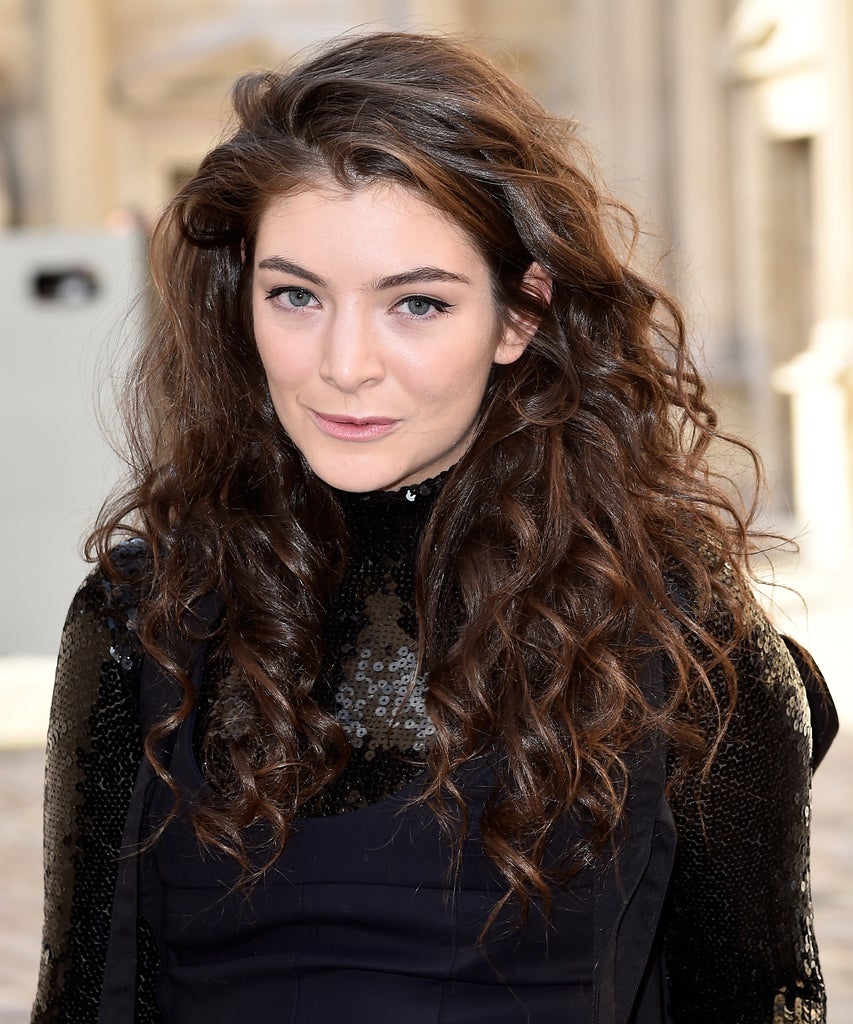 Lorde Goes “Solar Power” Blonde For Her New Video | Oye! Times