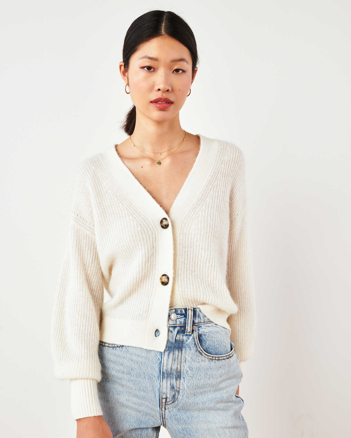 BUTTON CROP CARDIGAN