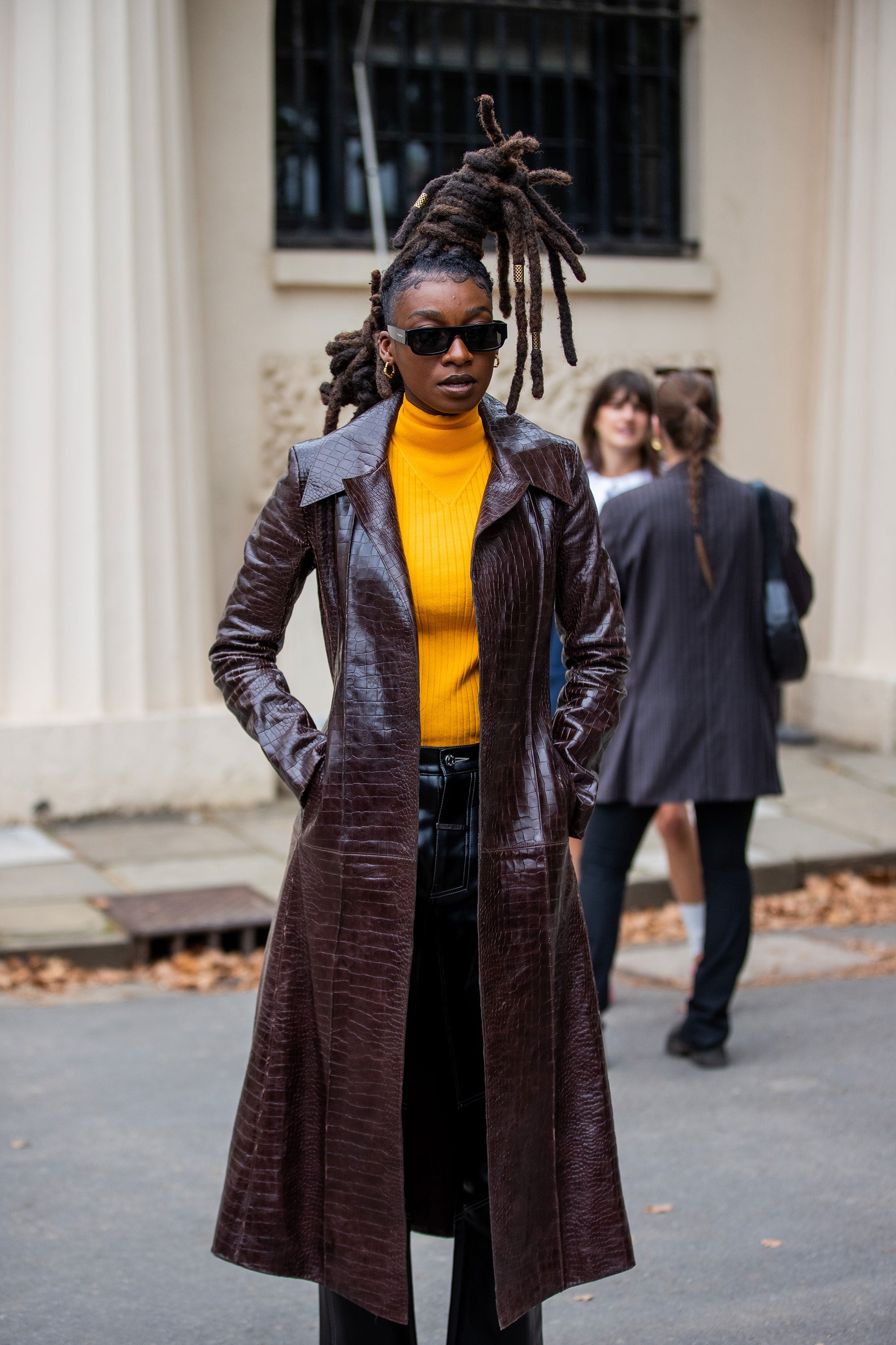 8 Cool Ways to Wear a Cropped Sweater  London fashion week street style,  New york fashion week street style, Fashion week street style