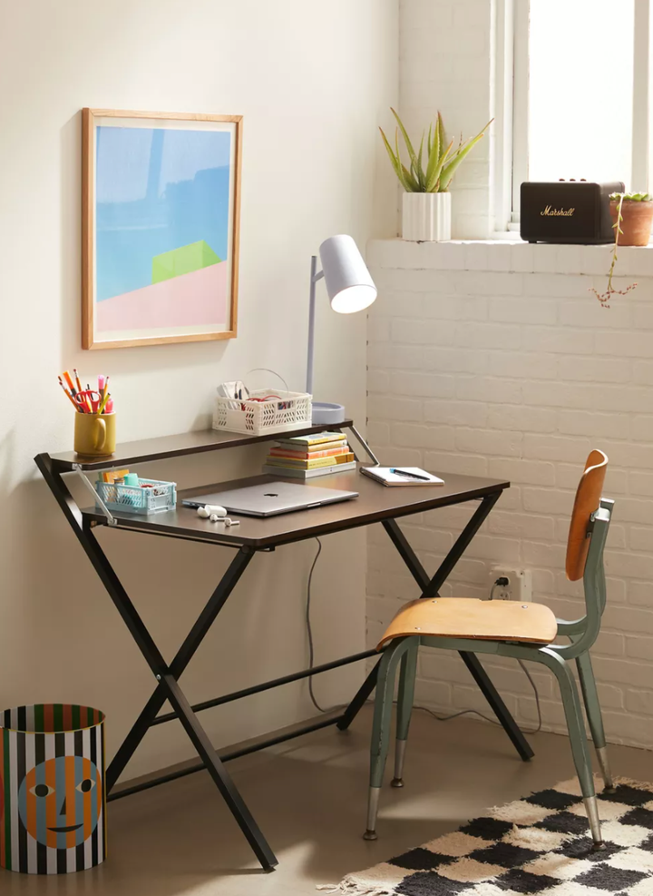 28 Best Desks For Small Living Spaces & Homes 2022