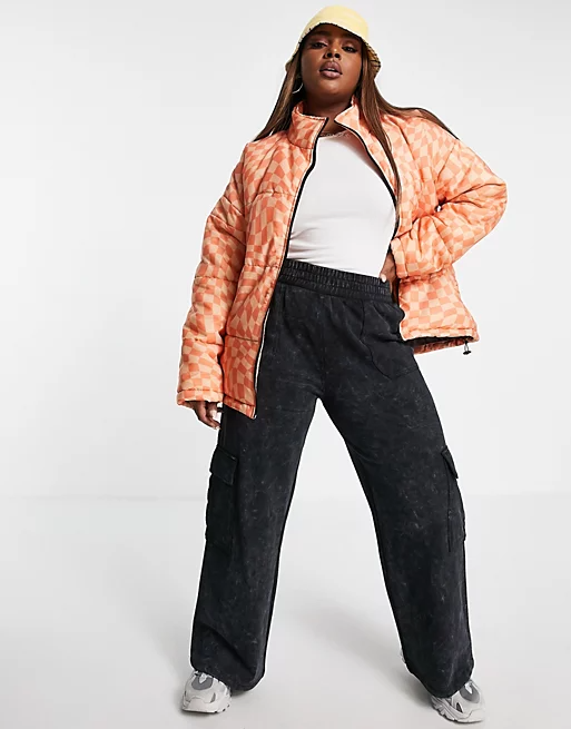 Daisy Street Plus relaxed puffer jacket in orange wavy print
