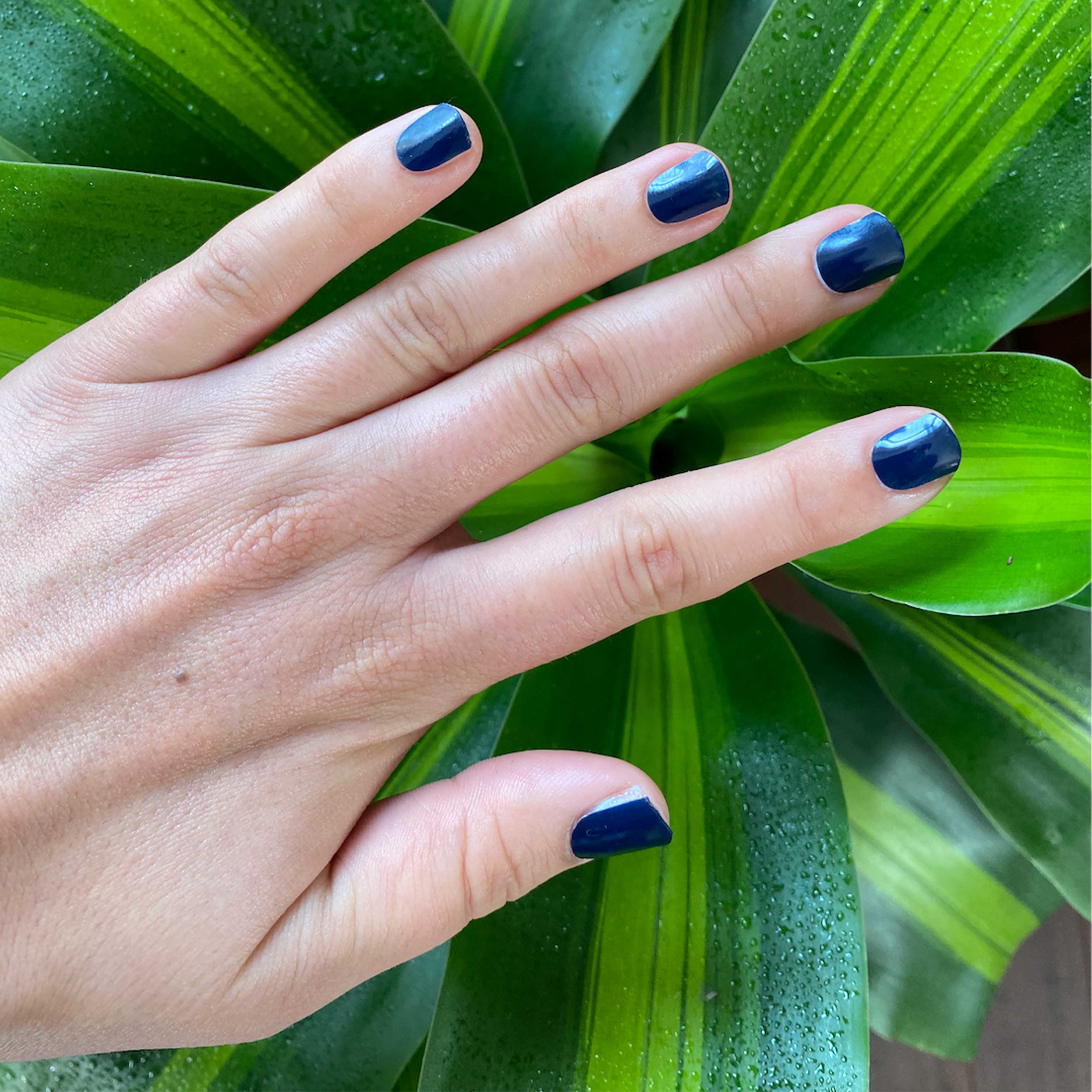 How To Apply Semi-Cured Gel Nail Strips At Home How To Apply Semi-Cured Gel Nail Strips At Home