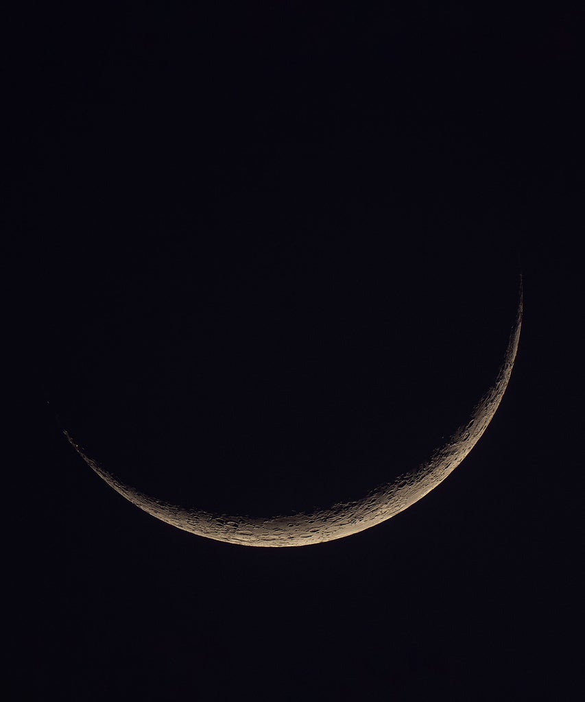 The First New Moon Of 2022 Is Bringing Us Clarity, Luck & New Possibilities