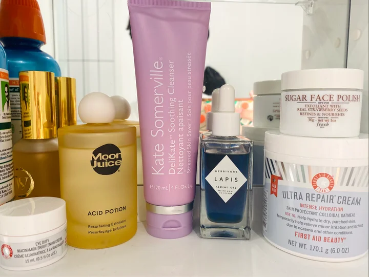 Consistency is 🗝️ for all things skin! To master your morning skinca, skin care routine
