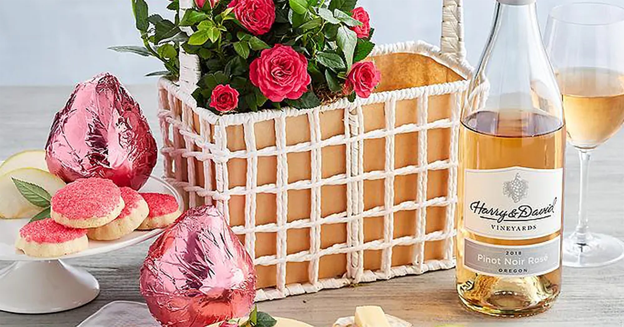 14 Best Wine Gift Baskets For Valentine's Day 2022
