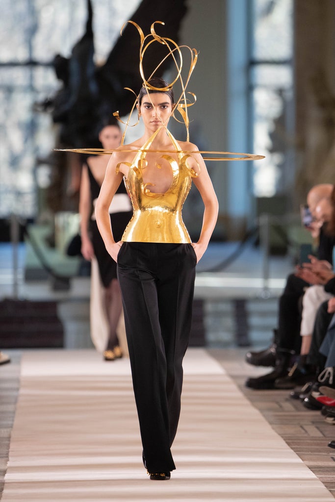 Schiaparelli’s Couture Show Included Archive References — & Sci-Fi-Inspired Looks