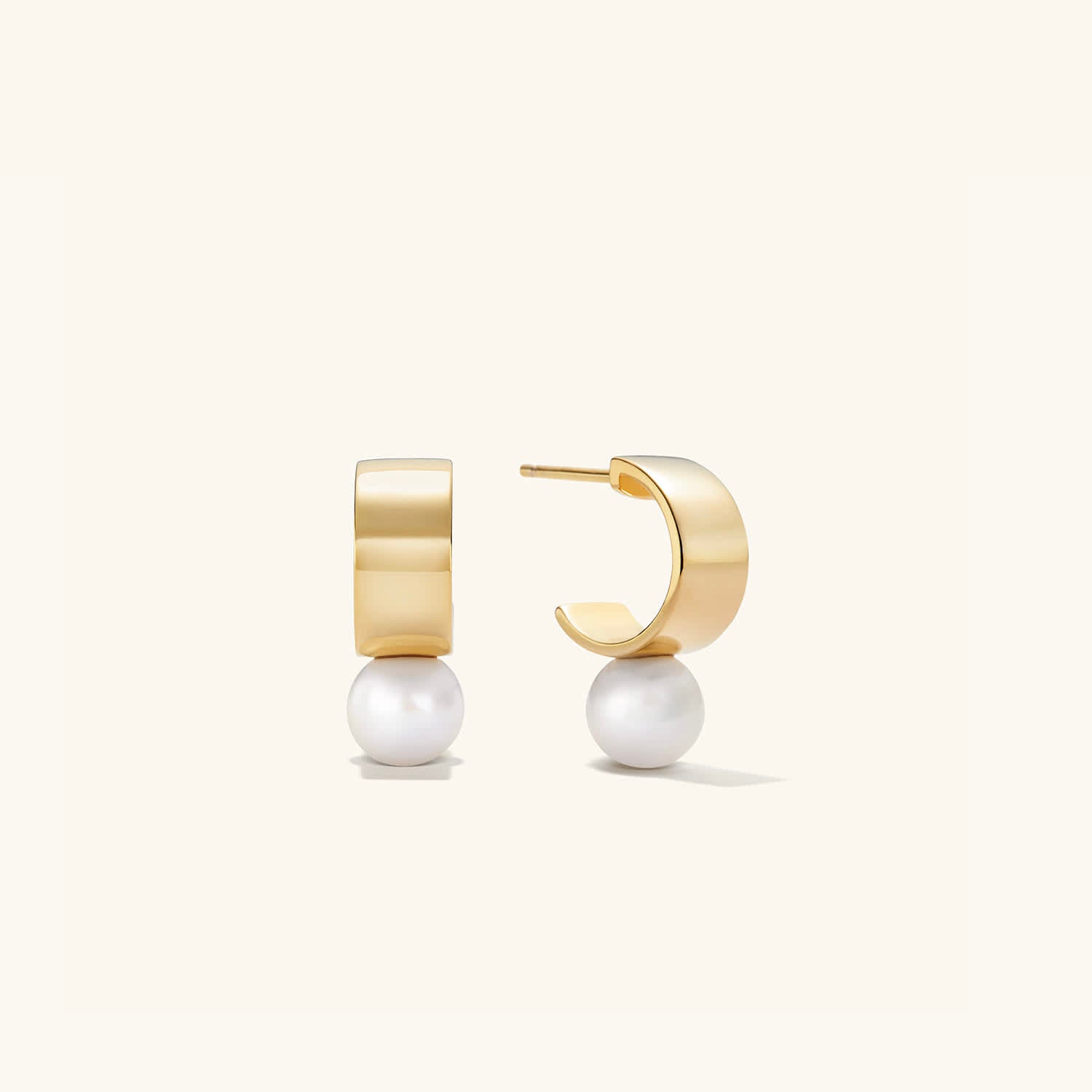 大人気【MEJURI】Bold Texture Huggie フープス Salmon Gold Bold Huggie Hoop Earrings - Jewelry | Mejuri
