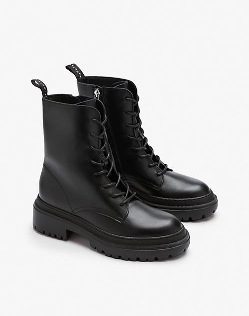 The 30 Best Black Boots To Survive The Cold 2022