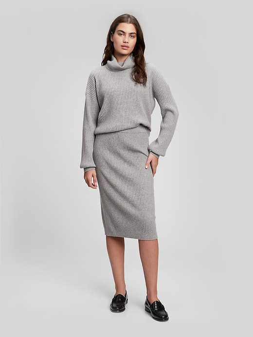 gap sweater meaning