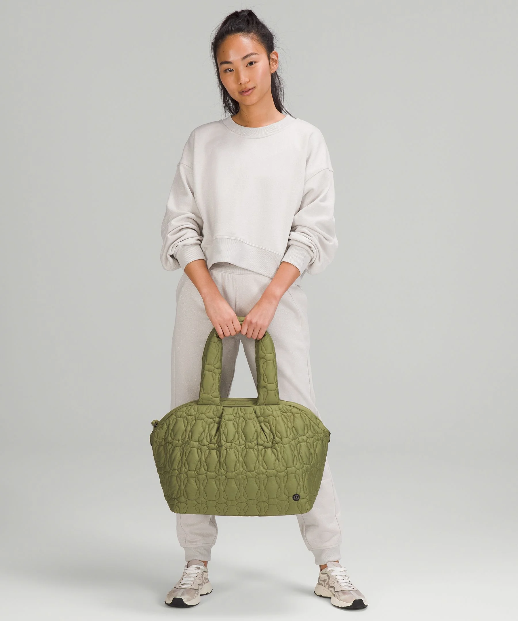 Quilted embrace tote bag Clearance