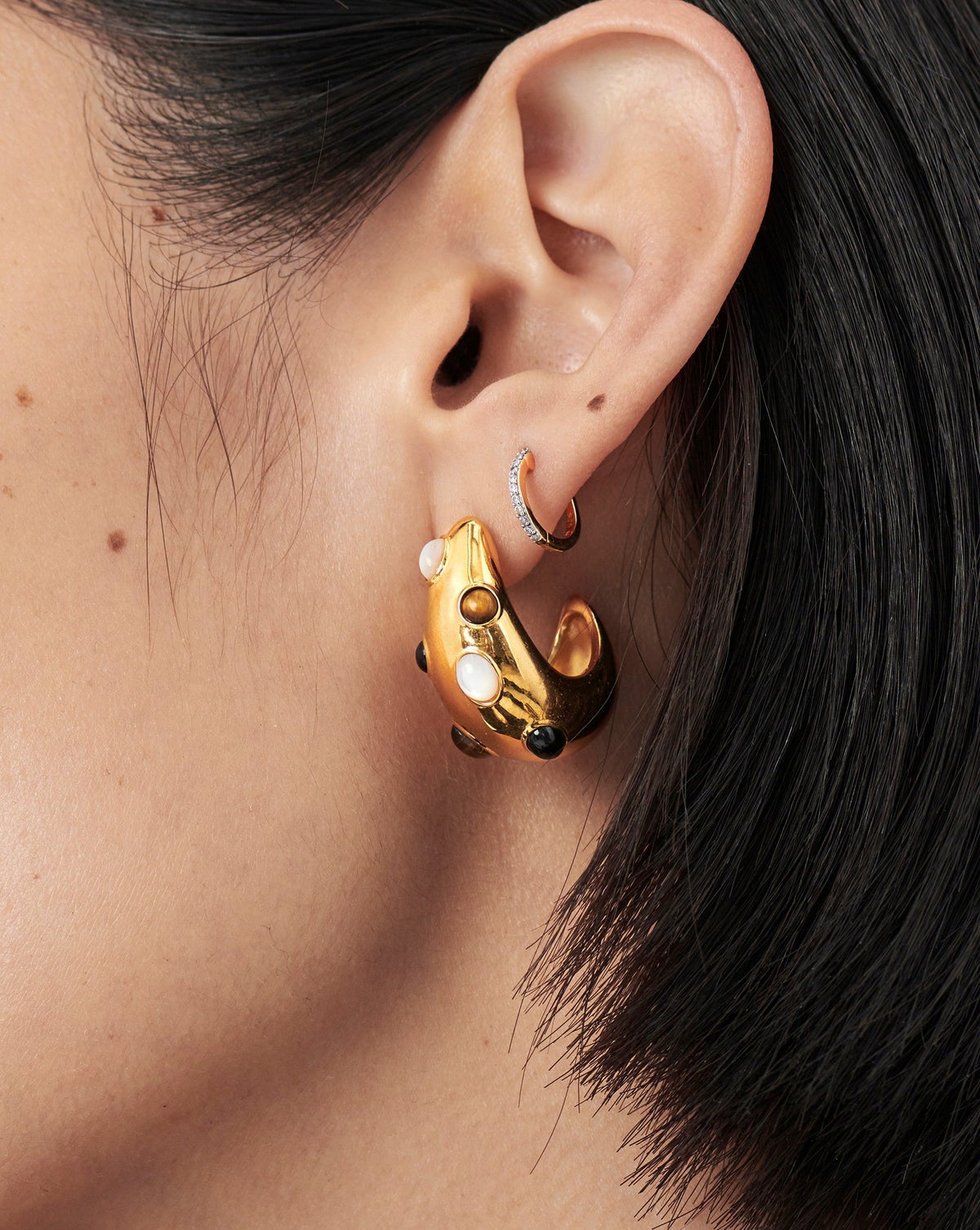 ★MISSOMA★ ENAMEL & STONE BYLINE MEDIUM HOOP EARRINGS MISSOMA Enamel & Stone Byline Medium Hoop Earrings in 18ct