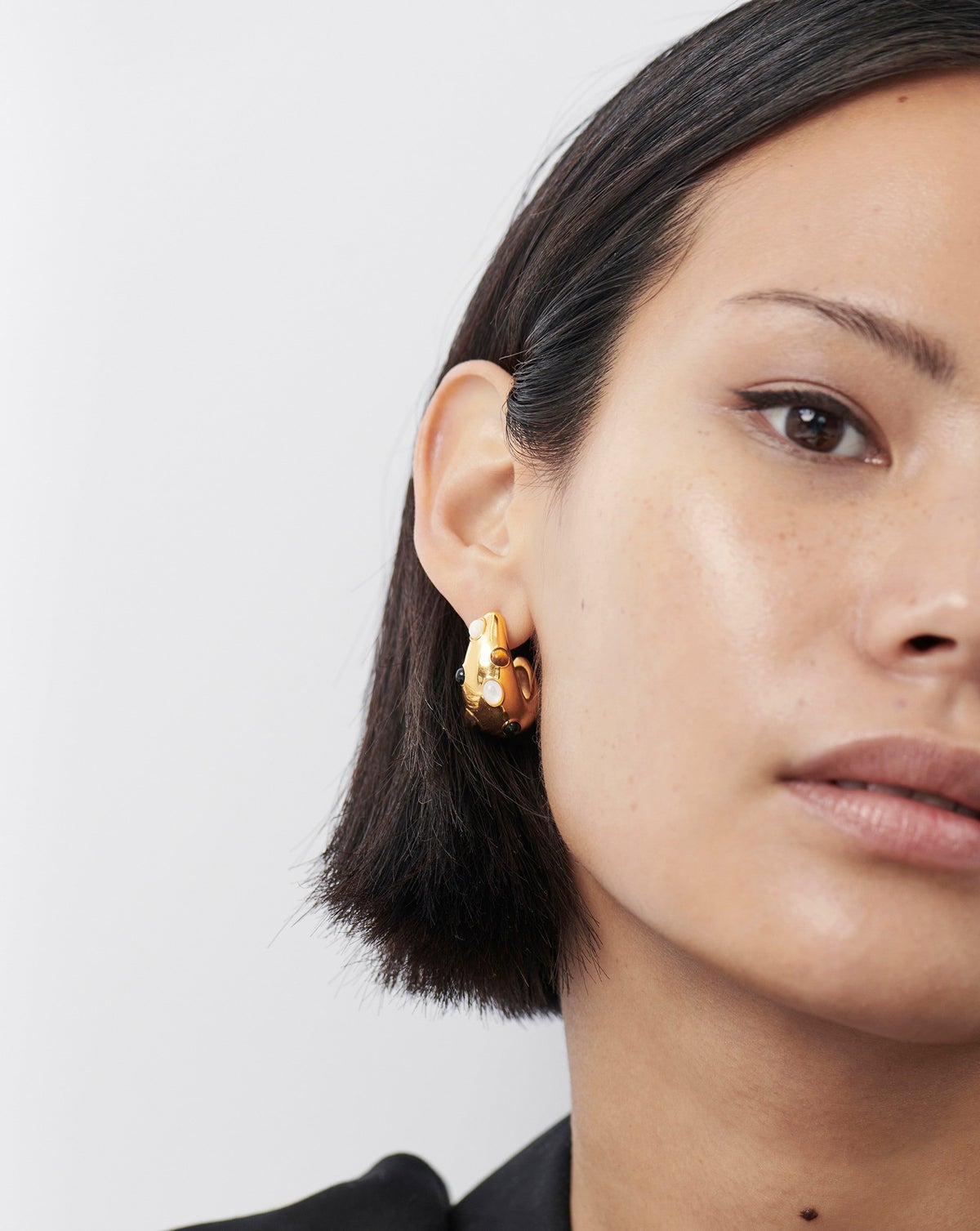 ★MISSOMA★ ENAMEL & STONE BYLINE MEDIUM HOOP EARRINGS MISSOMA Enamel & Stone Byline Medium Hoop Earrings in 18ct