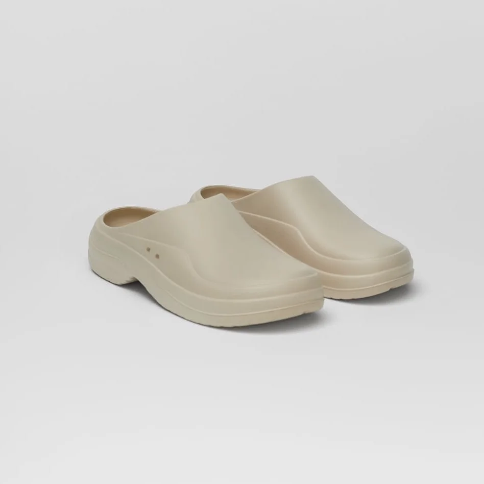Rubber mules top