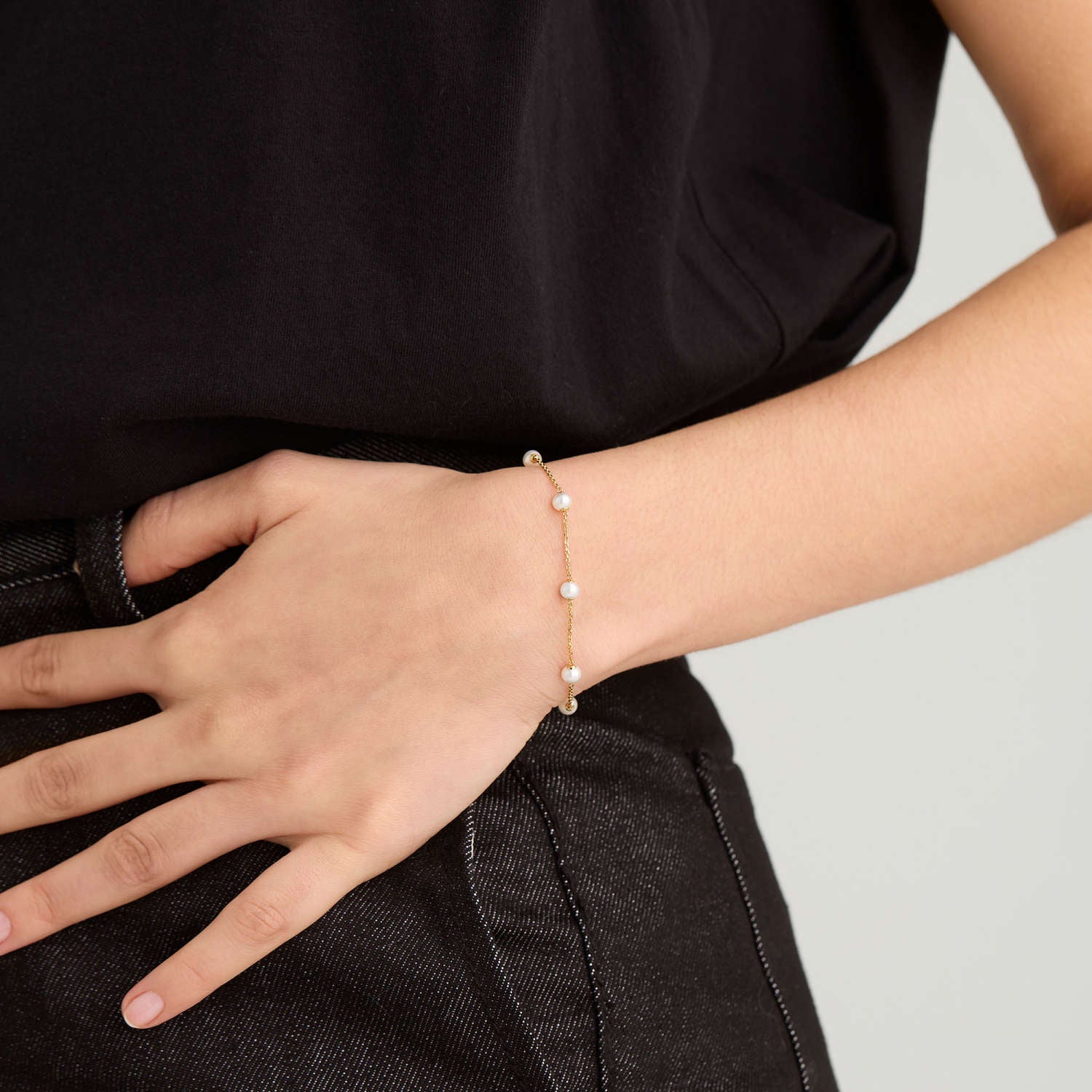 Mejuri + Mini Pearl Satellite Bracelet