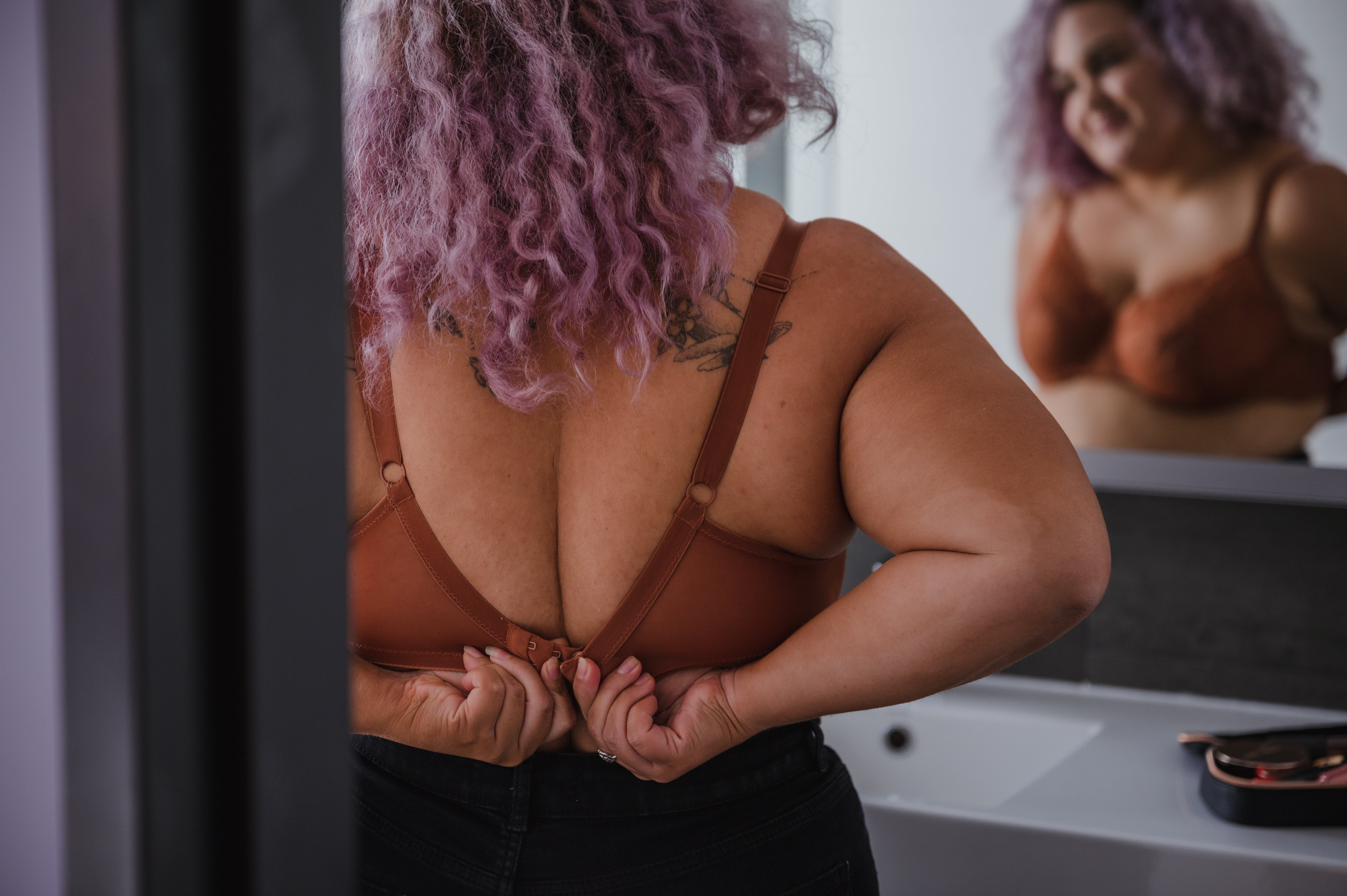 2 girls big boobs share guy
